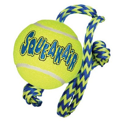 كرة KONG Air Dog Squeaker مع حبل M